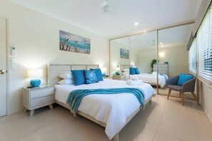4 bedrooms, iron/ironing board, WiFi, bed sheets