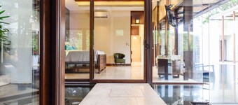 ONE-OF-A-KIND LUXURY VILLA - Free golf cart!