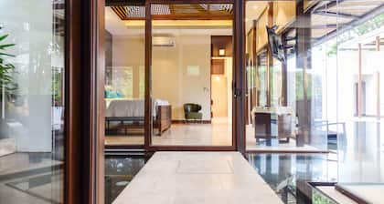 ONE-OF-A-KIND LUXURY VILLA - Free golf cart!