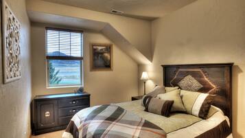 3 quartos, escrivaninha, ferros/tábuas de passar roupa