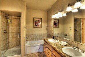 وحدات دش مع أحواض استحمام، حوض استحمام بنظام ضخ المياه، مجففات شعر