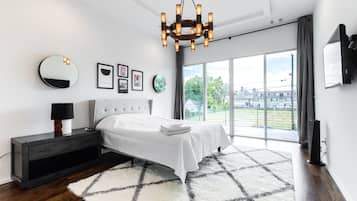 6 bedrooms, iron/ironing board, travel crib, free WiFi