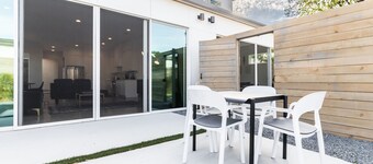 Spacious Brand New Connected Double Townhomes - Six Bedroom Villa, Sleeps 16