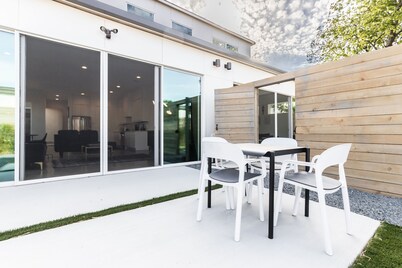 Spacious Brand New Connected Double Townhomes - Six Bedroom Villa, Sleeps 16