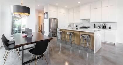 Tilava upouusi kytketty kaksinkertainen kaupunkiasunnot - Kuuden makuuhuoneen huvila, vuodepaikkoja 16