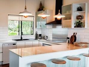 Fridge, microwave, oven, stovetop - Reconnect Your Mind, Body and Soul... (Wongawallan)