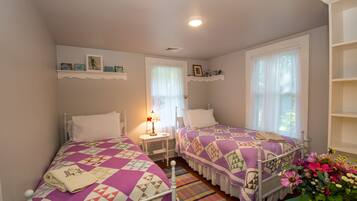 2 bedrooms, desk, iron/ironing board, travel crib