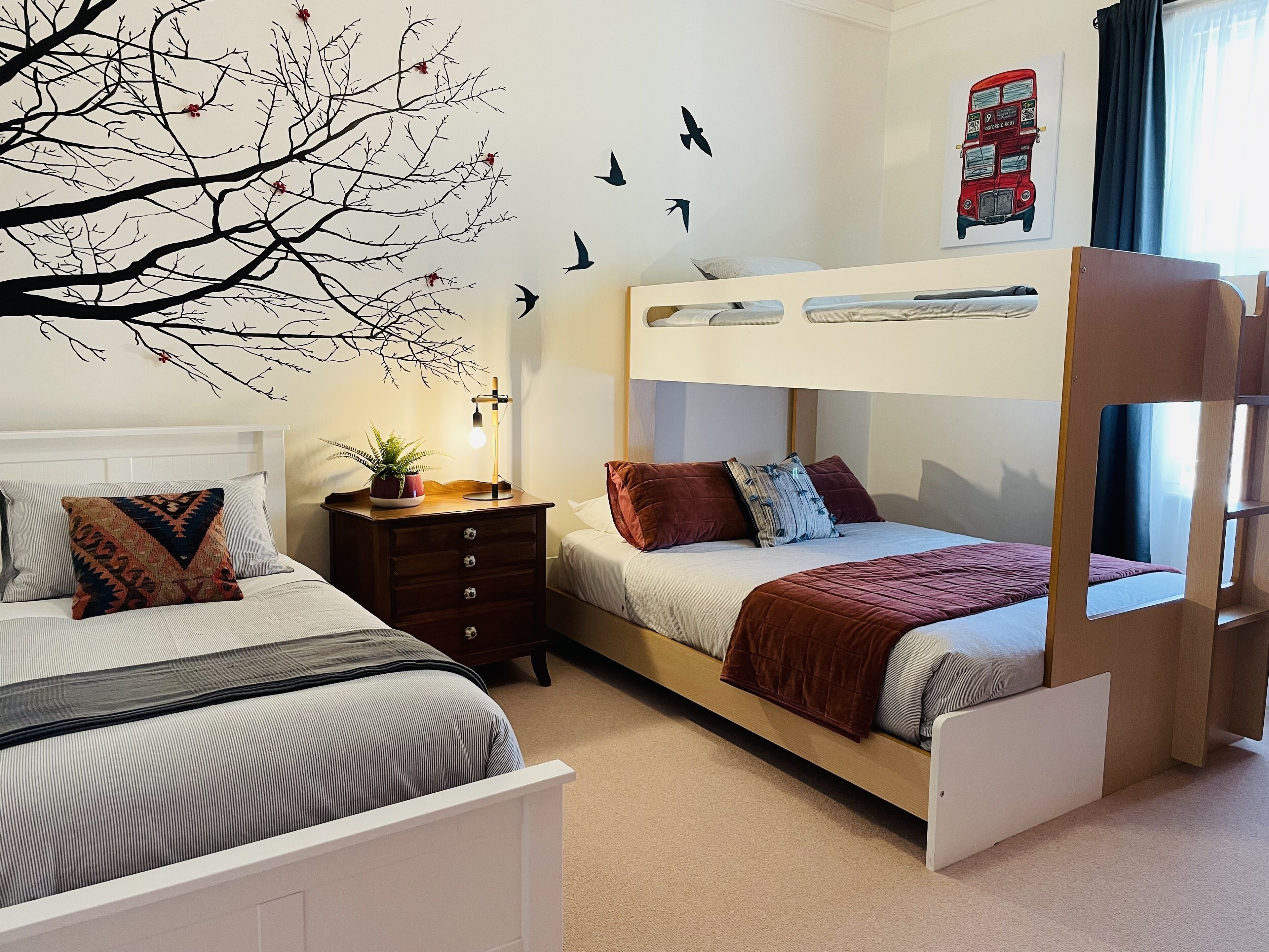 3 Schlafzimmer, Schreibtisch, Bügeleisen/Bügelbrett, Reisekinderbett