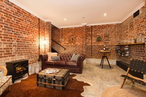 Smart TV, fireplace, video games, Netflix