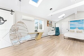 2 bedrooms, in-room safe, iron/ironing board, free WiFi