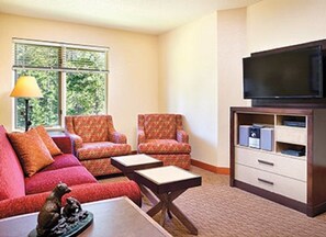 Fernseher, DVD-Player, Stereoanlage