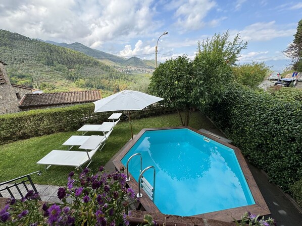 Cloud, Plant, Water, Property, Sky, Swimming Pool, Nature, Umbrella, Building, Outdoor Furniture