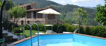 Wonderful  villa with A/C, WIFI, private pool, TV, terrace and panoramic view, close to Lucca