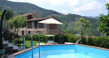 Wonderful villa with WIFI, A/C, private pool, TV, terrace and panoramic view, close to Lucca