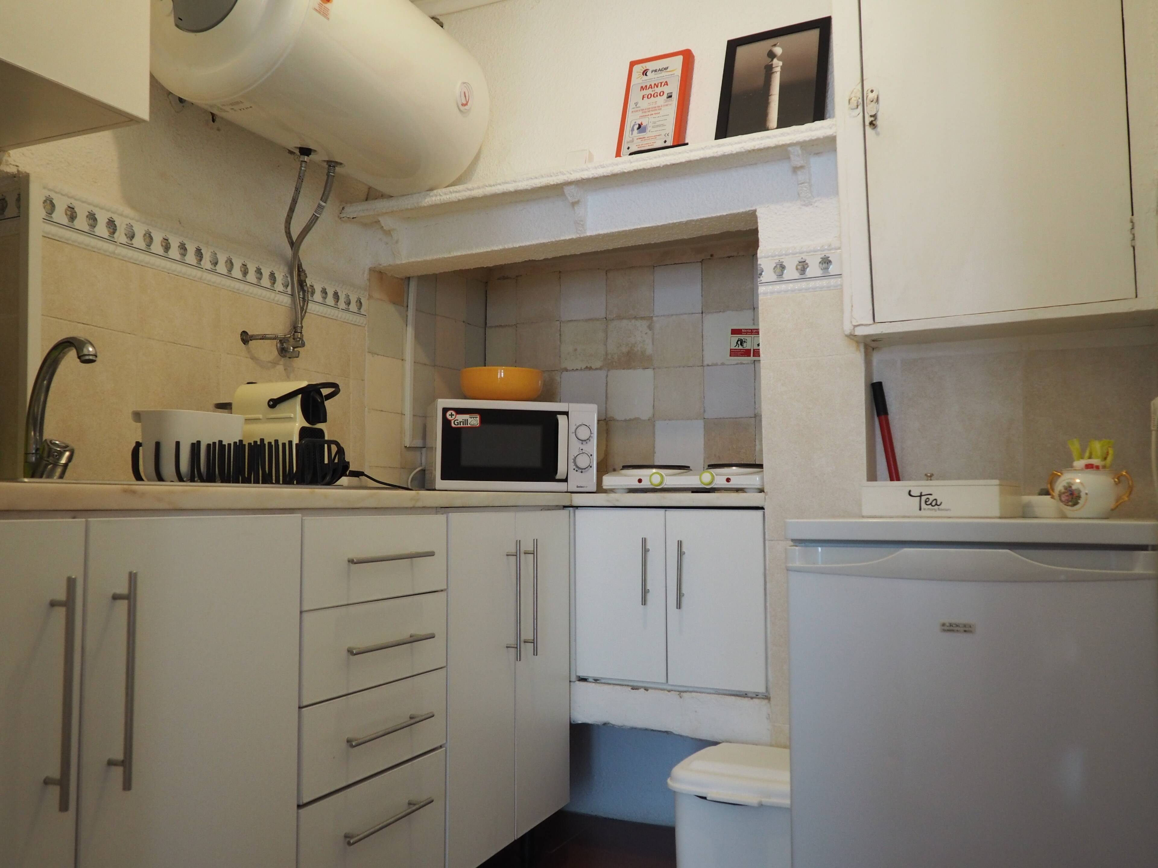 Fridge, microwave, stovetop, coffee/tea maker