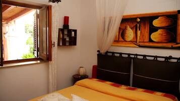 2 chambres, fer et planche Ă repasser, draps fournis