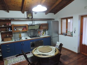 Fridge, oven, stovetop, dishwasher - VILLA ON THE BEACH ... LESS THAN 5 METRES FROM THE SEA (Campobello di Mazara)