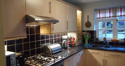 Country Terrace Cottage close to the River Dart and Totnes Town Centre