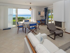 Smart TV, fireplace, books - Beachfront twin villa, private heated pools & amazing sea views - Villa Rosemary (Supetar)