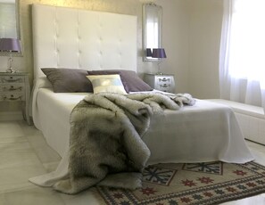 6 bedrooms, iron/ironing board, WiFi, bed sheets - !! Villa with two beautiful chimneys, enjoy the winter! (El Puerto de Santa María)