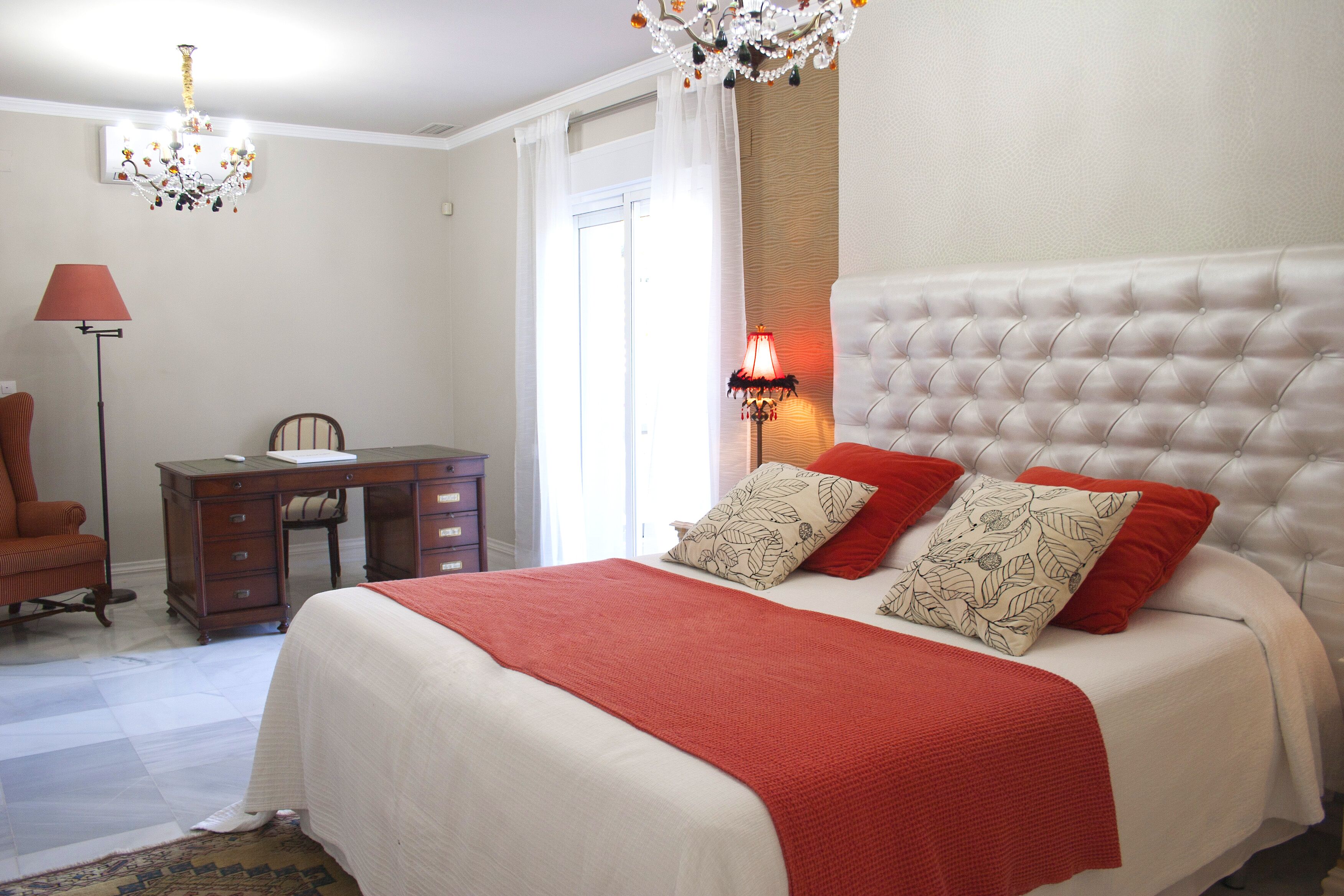 6 dormitorios, tabla de planchar con plancha, wifi y ropa de cama