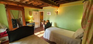 4 bedrooms, travel cot, free WiFi