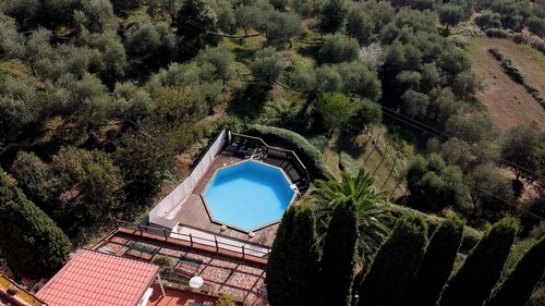 Stunning private villa with A/C, WIFI, private pool, TV, terrace and panoramic view, close to Lu...