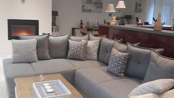 Télévision, cheminée