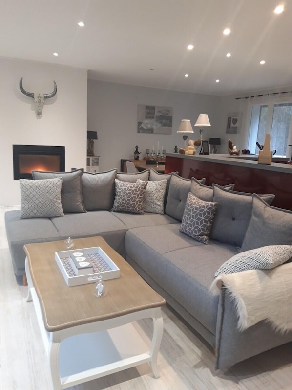 Télévision, cheminée