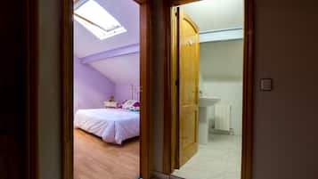 3 chambres, fer et planche à repasser, Wi-Fi gratuit, draps fournis