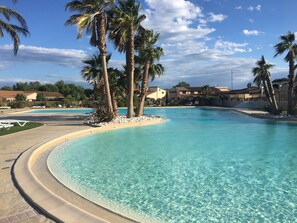 Pool - Last-minute, very comfortable, air-conditioned house in a complex with swimming pools, near the sea (Portiragnes)