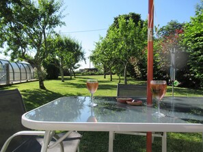 Outdoor dining - Gite with Private Pool near Bergerac, Dordogne (Cahuzac)