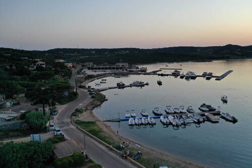 maison au bord de l'eau dans le golfe de santa Manza à 6 km de Bonifacio et 