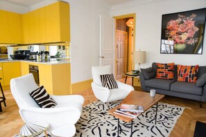 TV - Beautiful 1 bedroom apartment in Chelsea with terrace  (London)