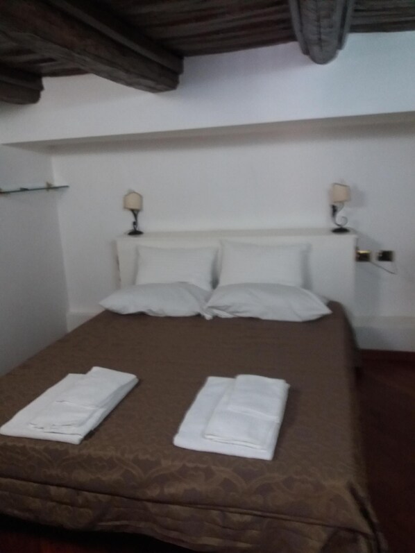 3 chambres, fer et planche à repasser, Wi-Fi, draps fournis