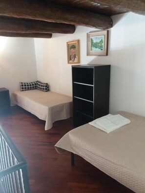 3 chambres, fer et planche à repasser, Wi-Fi, draps fournis