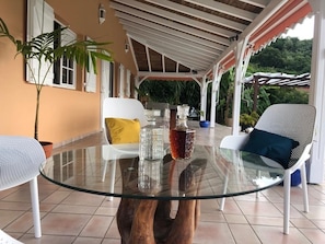 屋外ダイニングエリア