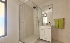 Shower, towels