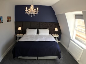 2 chambres, fer et planche à repasser, lit parapluie, Wi-Fi gratuit