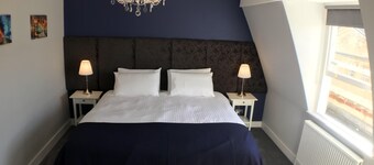 Elegant apartment steps from Roman Baths & Abbey