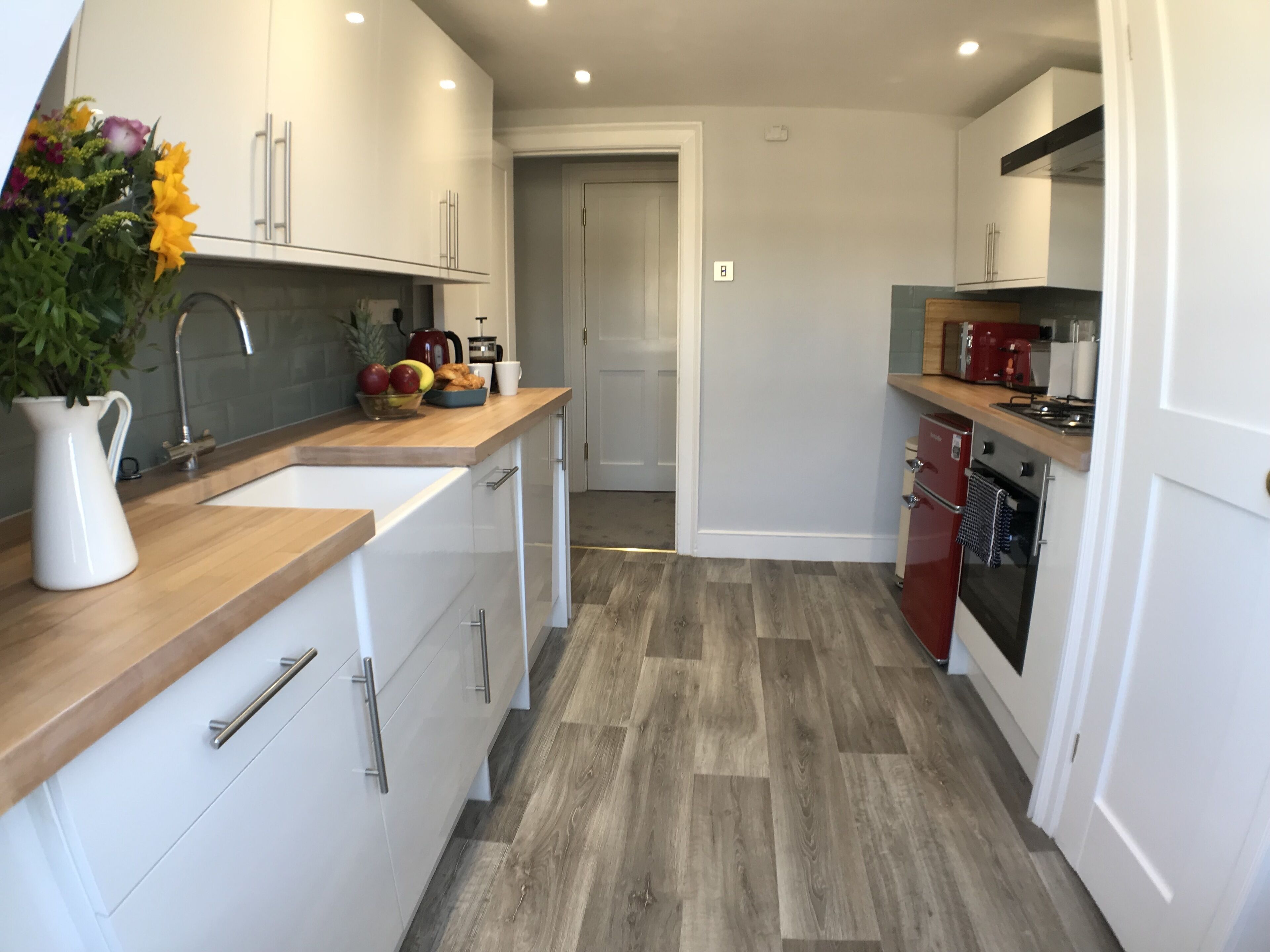 雪櫃、微波爐、焗爐、爐具