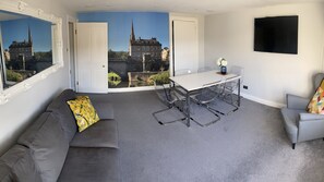 Smart TV, smart speakers, streaming services - Elegant apartment steps from Roman Baths & Abbey (Bath)