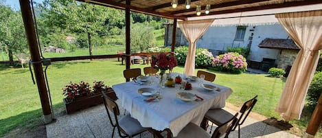 Outdoor dining