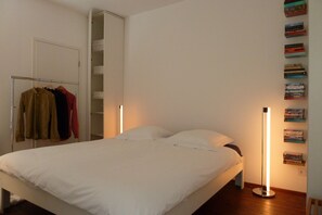 1 habitación, tabla de planchar con plancha, wifi y ropa de cama 