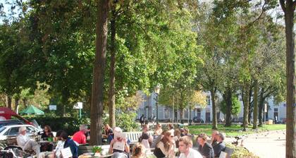 MAFF CITY HOUSE - 18th century Courtyards property with private parking