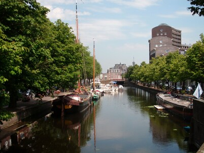 MAFF CITY HOUSE - 18th century Courtyards property with private parking