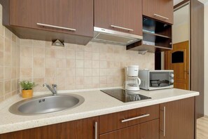 Fridge, microwave, stovetop, coffee/tea maker