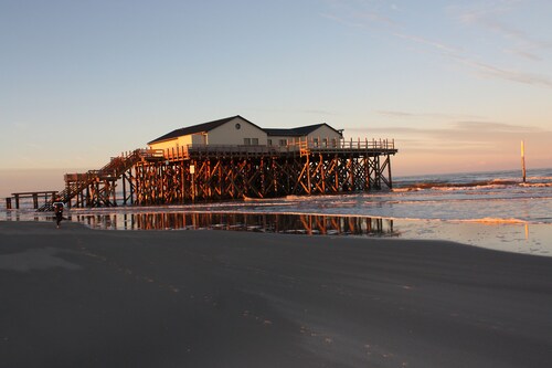 Apartment near the beach with  2 balconies