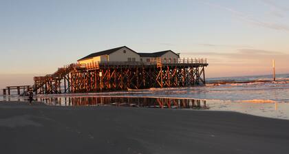 Apartment near the beach with 2 balconies