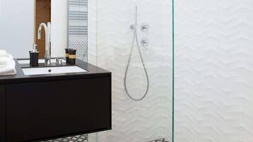 Shower, hair dryer, shampoo